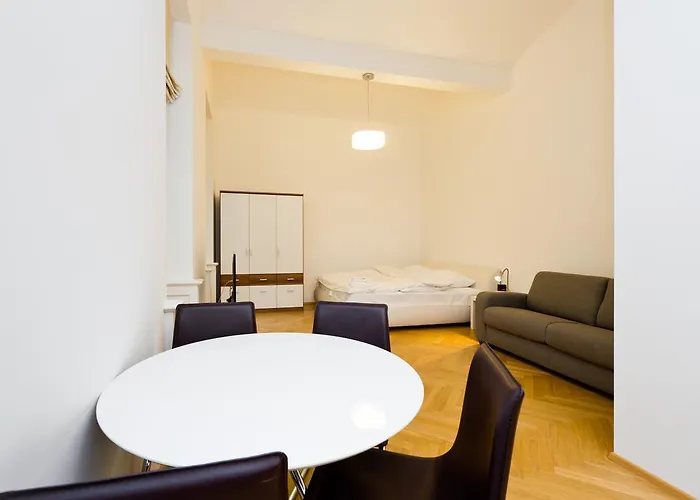 Modern Vsehrdova Apartamento *