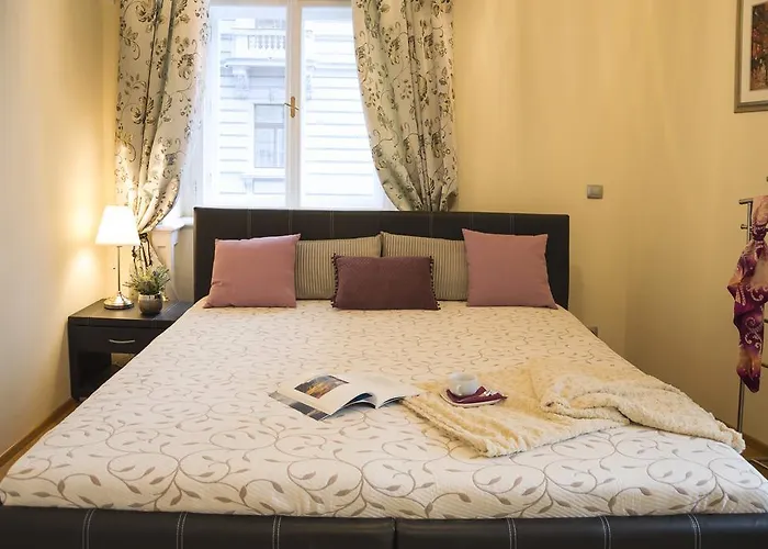 Modern Vsehrdova Apartamento Praga