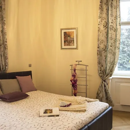 Modern Vsehrdova דירה פראג