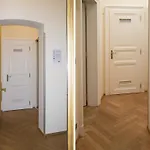 Modern Všehrdova Apartment *