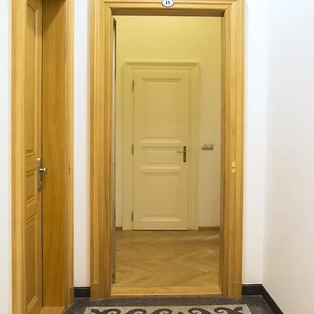 Modern Vsehrdova Apartament *
