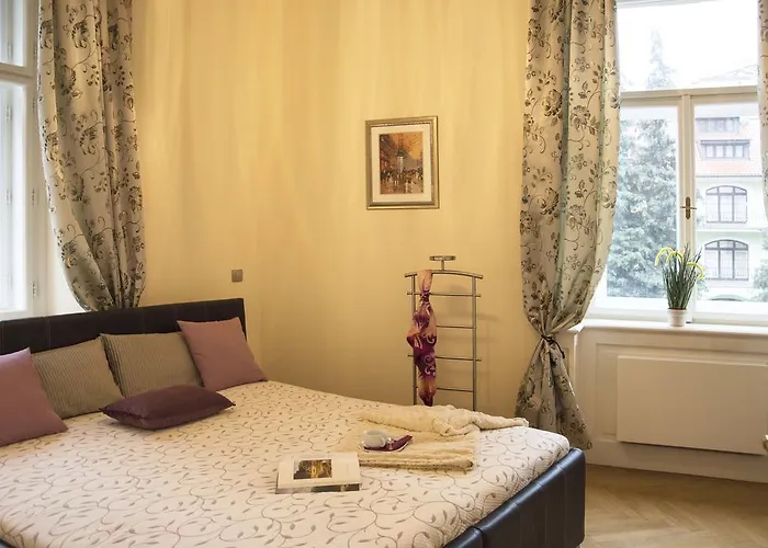 Modern Vsehrdova Appartement Prague