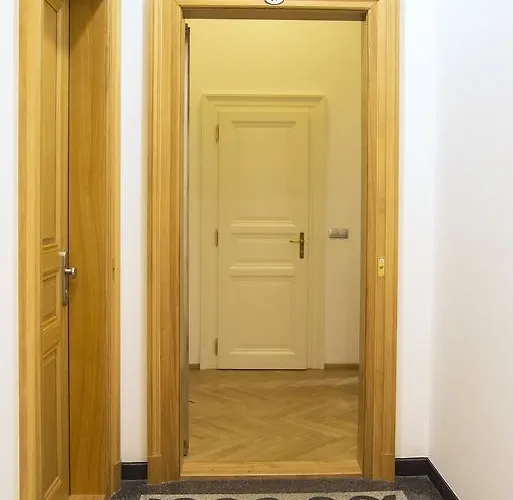 Modern Vsehrdova Appartement *