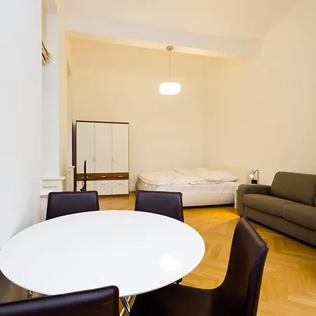 Modern Všehrdova Apartmán *