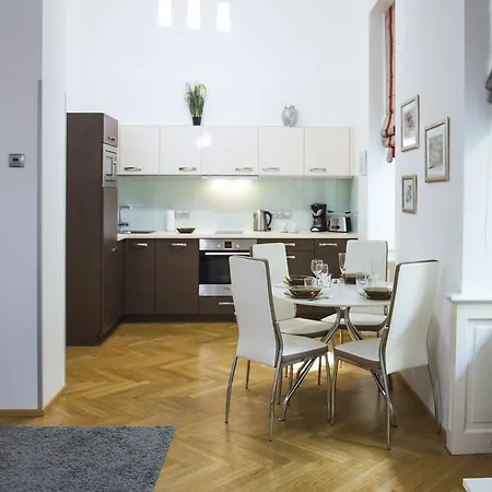 Modern Všehrdova * Praha