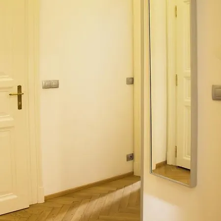 什赫多瓦现代公寓